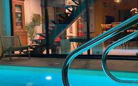 Loft Spa Reims-fr 200m2 privatifs, piscine intérieure chauffée, spa et parking